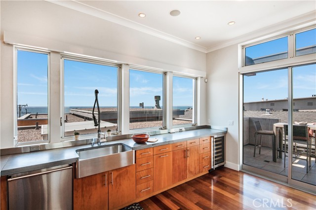 1211 Bayview Drive, Manhattan Beach, California 90266, 4 Bedrooms Bedrooms, ,4 BathroomsBathrooms,Residential,Sold,Bayview,SB21169008