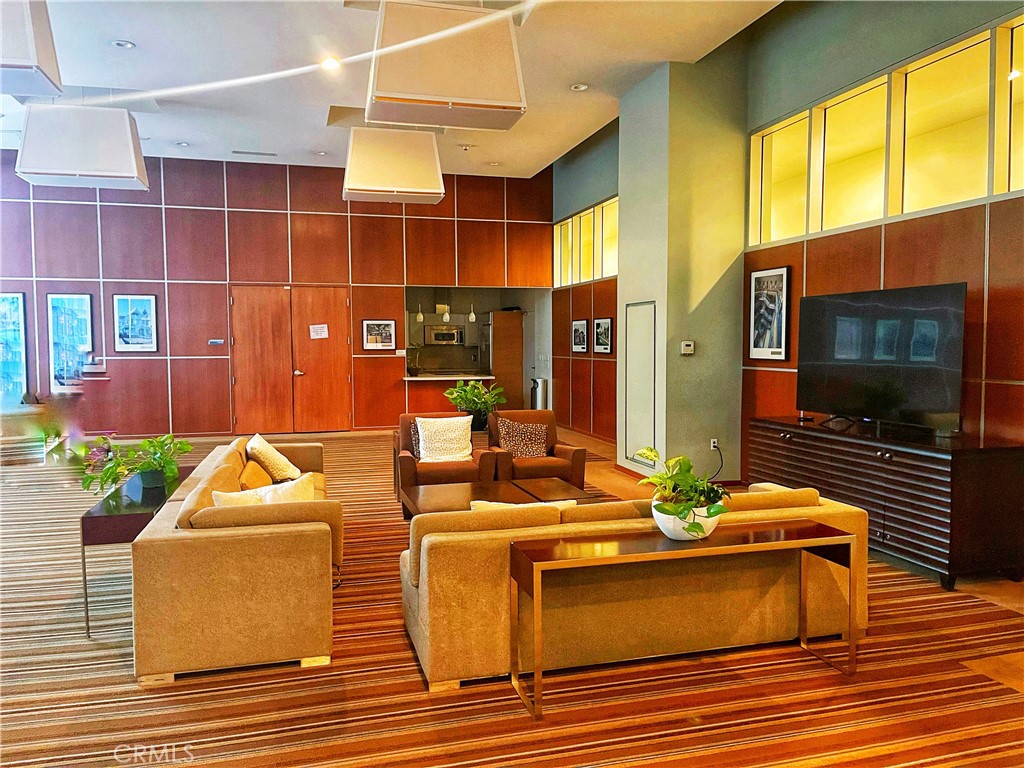 https://media.crmls.org/medias/1a80b2b1-f61c-4c07-b438-1148c949be04.jpg?preset=X-Large