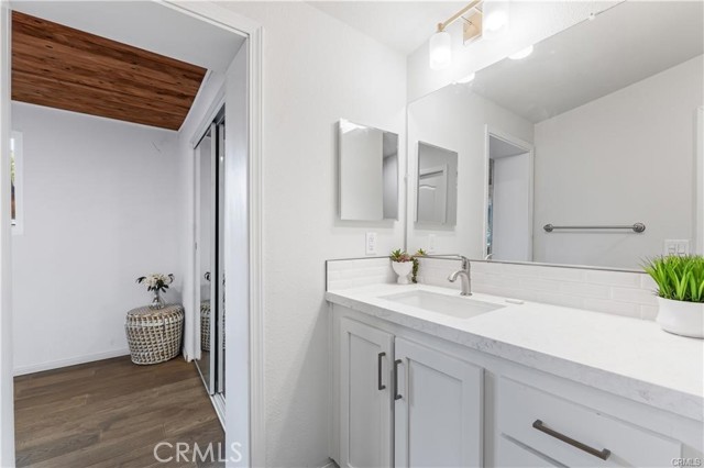 Detail Gallery Image 13 of 16 For 10799 Sherman Grove Ave Unit 84, Sunland,  CA 90140 - 1 Beds | 1 Baths