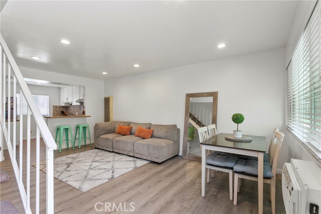 Detail Gallery Image 4 of 22 For 5593 Pioneer Bld #18,  Whittier,  CA 90601 - 2 Beds | 2 Baths