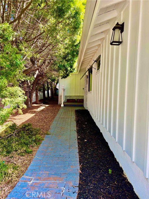 1856 9th Street, Manhattan Beach CA: https://media.crmls.org/medias/1a814b76-9971-4de5-ae63-143f89145401.jpg
