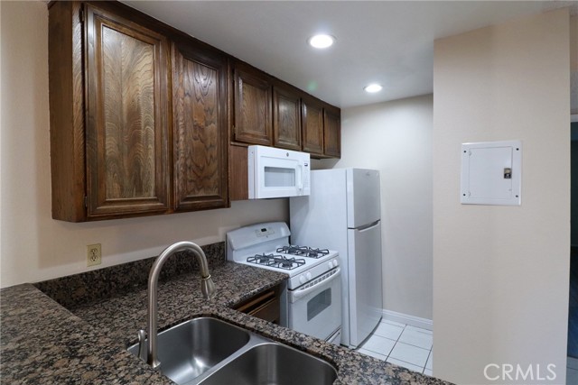 700 W La Veta Avenue, Orange CA: https://media.crmls.org/medias/1a8167b2-3219-4f87-88a6-8f106ed0b65d.jpg