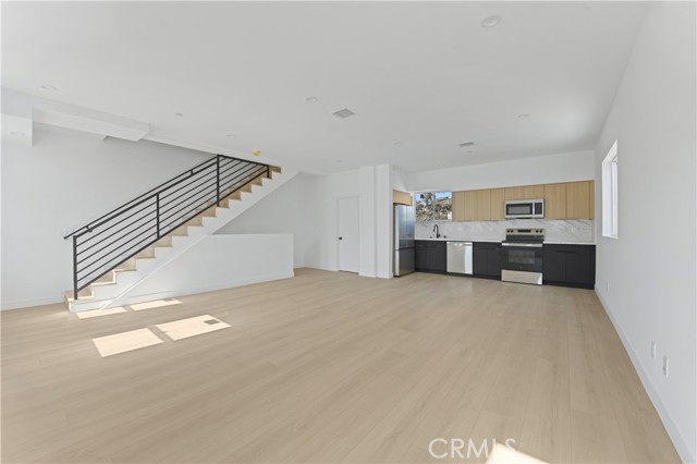 Detail Gallery Image 5 of 12 For 4511 Rosewood Ave #1/2,  Los Angeles,  CA 90004 - 4 Beds | 4/1 Baths