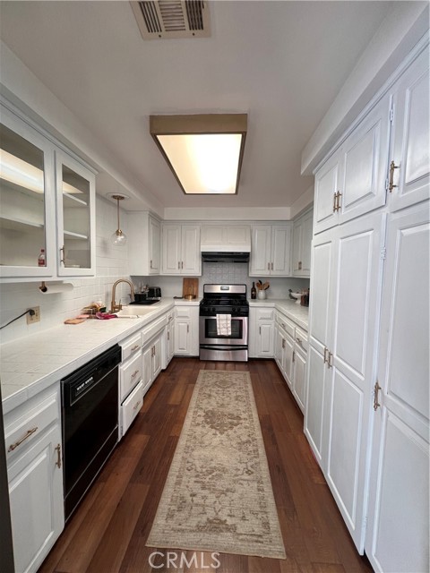7327 N Loma Verde Avenue, Canoga Park CA: https://media.crmls.org/medias/1a8304b5-e5d5-4370-b731-6a0fe2273264.jpg