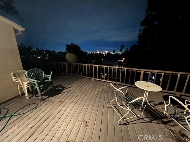https://media.crmls.org/medias/1a833a87-497c-45ce-a31a-b5401d9d3ea9.jpg?preset=X-Large