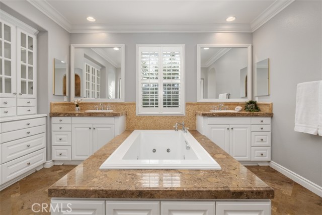 20 Townsend, Irvine CA: https://media.crmls.org/medias/1a8355bb-cb8e-4c2e-9e2f-9ce749ac1df5.jpg