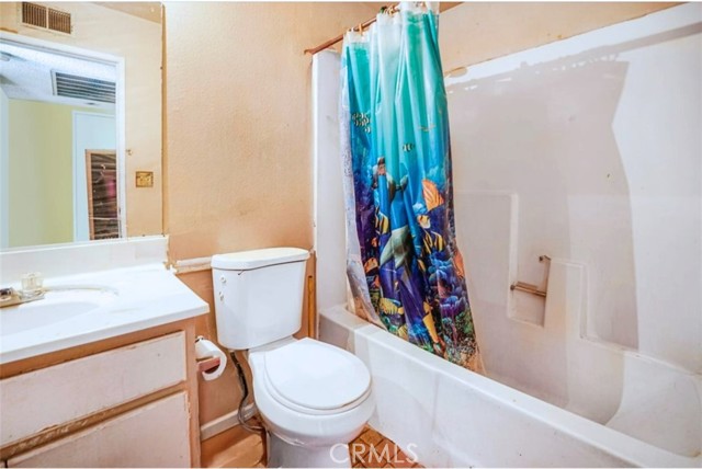 Detail Gallery Image 14 of 22 For 866 W Alondra Bld, Compton,  CA 90220 - 3 Beds | 2/1 Baths