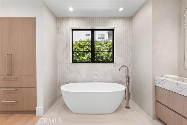 4205 Agnes Avenue, Studio City CA: https://media.crmls.org/medias/1a83f74d-63cd-4f88-8809-1616fc1a2365.jpg
