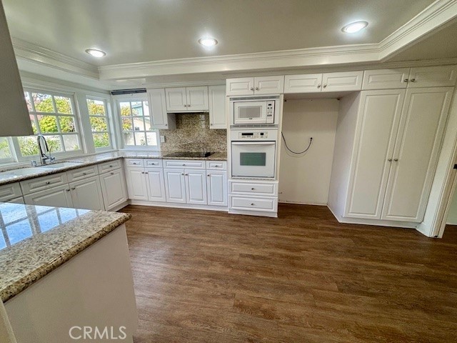 3571 Carnation