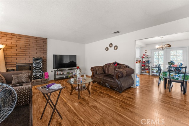 15419 Wichita Road, Apple Valley CA: https://media.crmls.org/medias/1a845692-263e-424e-8580-70d4abf1ebf8.jpg