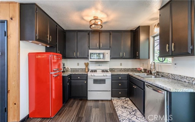 29148 Lyon Drive, Cedar Glen CA: https://media.crmls.org/medias/1a84670c-f760-4004-ba52-d78a8f97f5cb.jpg