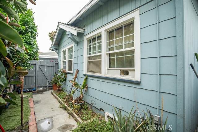 290 W 19th Street, Long Beach CA: https://media.crmls.org/medias/1a847fb9-4694-41a4-83a6-c4b0105c664f.jpg