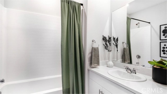 Detail Gallery Image 10 of 20 For 1301 Galaxy Way, Rialto,  CA 92376 - 4 Beds | 3 Baths