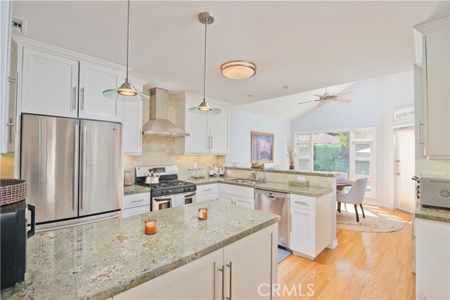 13964 Peach Grove Street, Sherman Oaks CA: https://media.crmls.org/medias/1a84e235-4f62-406c-94c2-497a4ac19272.jpg