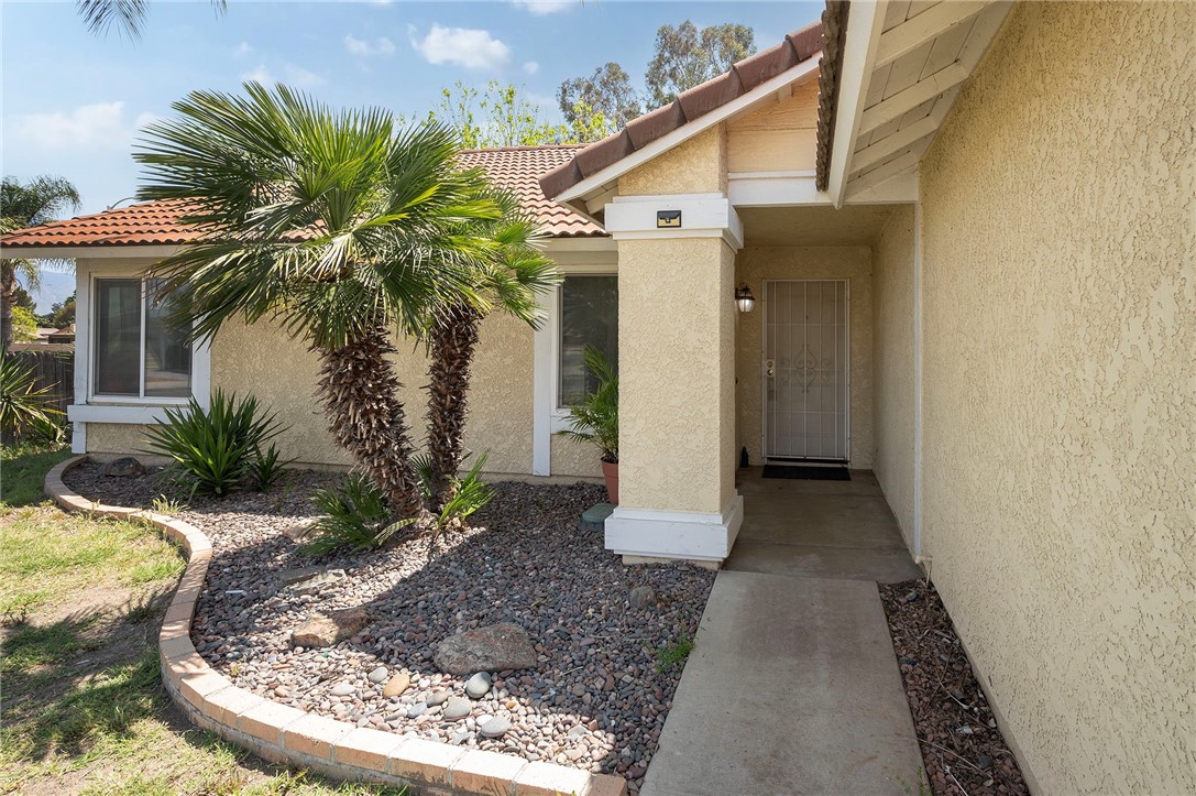 Detail Gallery Image 3 of 21 For 898 Digby Dr, Hemet,  CA 92545 - 3 Beds | 2 Baths