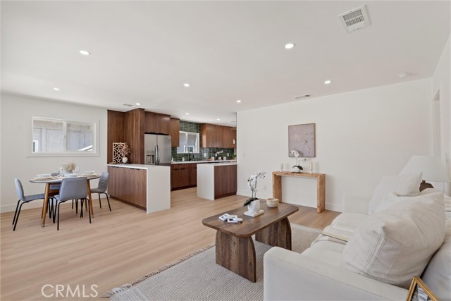 Detail Gallery Image 4 of 28 For 19910 Bernist Ave, Torrance,  CA 90503 - 3 Beds | 2 Baths