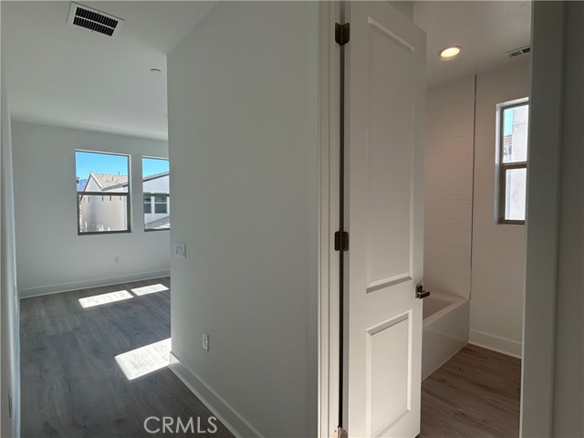 27333 Creekwood Lane, Valencia CA: https://media.crmls.org/medias/1a881bf8-d7bb-43f0-a5d3-74004997f409.jpg