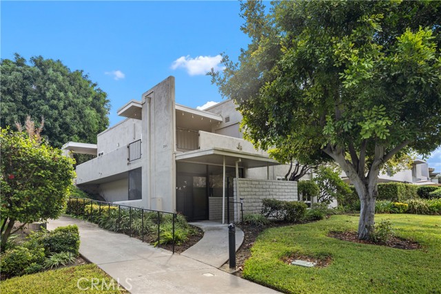 2328 Via Mariposa West, Laguna Woods CA: https://media.crmls.org/medias/1a8889fd-c3ba-4fd2-ad4d-f54776e13c0d.jpg