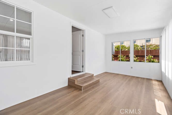 https://media.crmls.org/medias/1a88eb3c-aa9a-4d3b-947d-9588c7520e60.jpg?preset=X-Large