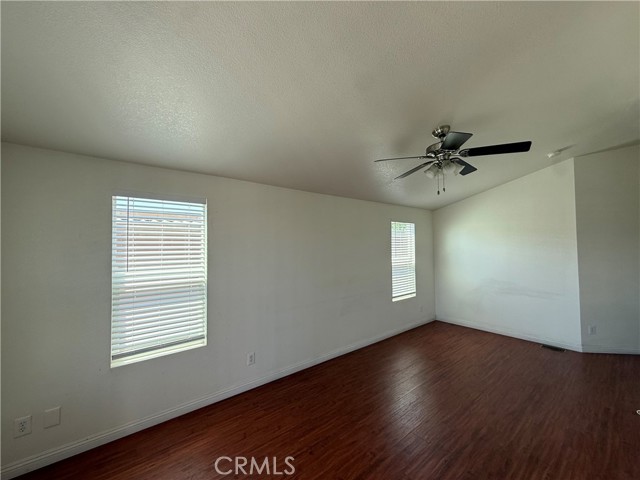 11101 Imperial Hwy, Norwalk CA: https://media.crmls.org/medias/1a89c48b-2f88-41f1-9a9b-9fda162fb12a.jpg