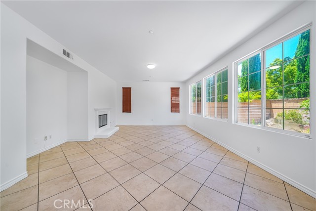 5662 Galasso Avenue, Fontana CA: https://media.crmls.org/medias/1a89fde4-81e7-46b5-a087-ded3f93dd2b2.jpg