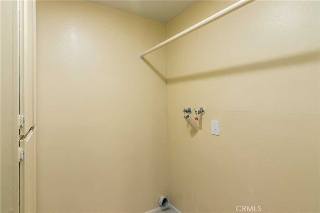 https://media.crmls.org/medias/1a8a0db8-ccdd-4a29-aa09-30bf65ff52d0.jpg?preset=X-Large