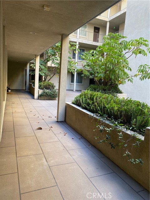 Detail Gallery Image 3 of 29 For 14412 Killion St #106,  Sherman Oaks,  CA 91401 - 3 Beds | 3 Baths