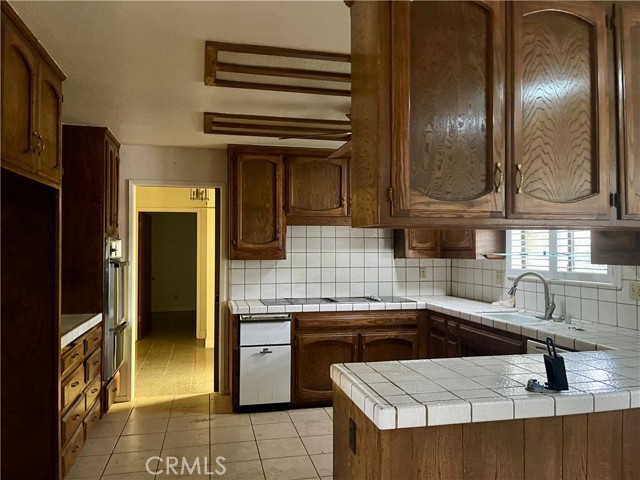 Detail Gallery Image 6 of 31 For 2817 Greenfield Dr, Merced,  CA 95340 - 4 Beds | 2/2 Baths