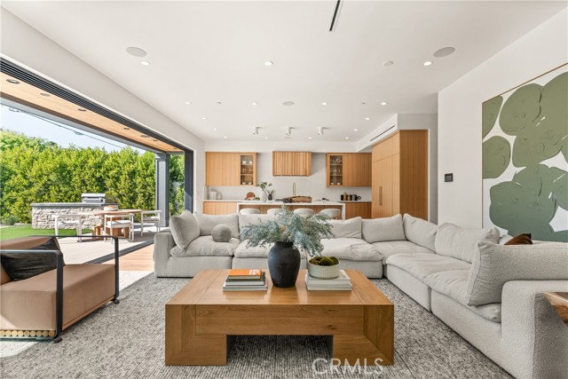 4453 Gentry Avenue, Studio City CA: https://media.crmls.org/medias/1a8a8056-ff82-4c2f-bc97-5f05c60120d8.jpg