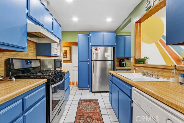 Cheerful kitchen with lots or prep area and storage