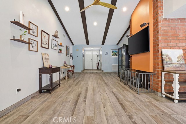 Detail Gallery Image 4 of 51 For 29223 Flowerpark Dr, Canyon Country,  CA 91387 - 3 Beds | 2 Baths