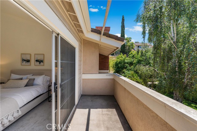 7 Greenmeadow Drive, Newbury Park CA: https://media.crmls.org/medias/1a8b5181-58ee-4d8e-bb9f-9f85dcb440e1.jpg