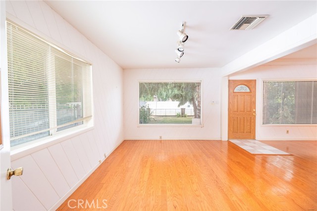 22226 Devonshire Street, Chatsworth CA: https://media.crmls.org/medias/1a8c24f1-2c37-4161-9325-ab6a3b4b4175.jpg