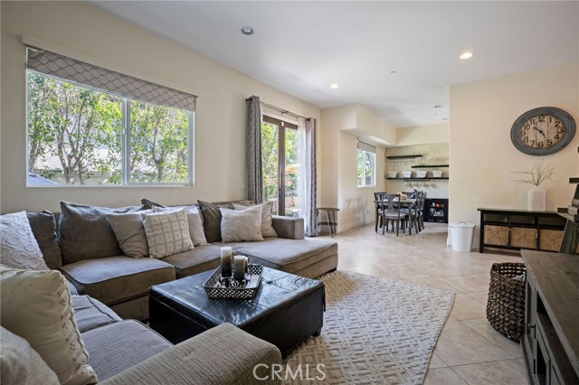 Detail Gallery Image 4 of 32 For 19241 Liam Ln, Tarzana,  CA 91356 - 5 Beds | 4/1 Baths