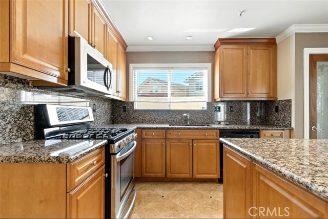 Detail Gallery Image 15 of 38 For 15642 Bristol Ct, Fontana,  CA 92337 - 3 Beds | 2/1 Baths