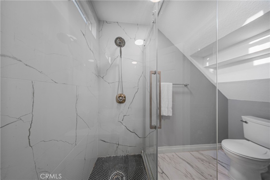 https://media.crmls.org/medias/1a8cfedd-a0c3-490f-a57b-babf257570f3.jpg?preset=X-Large