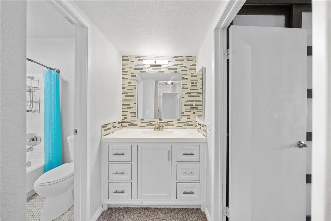 Detail Gallery Image 21 of 39 For 7321 Lennox Ave #F5,  Van Nuys,  CA 91405 - 2 Beds | 2/1 Baths