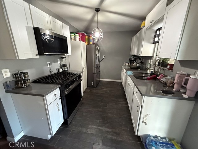 Detail Gallery Image 2 of 11 For 2039 W 14th, San Bernardino,  CA 92411 - 3 Beds | 1/1 Baths