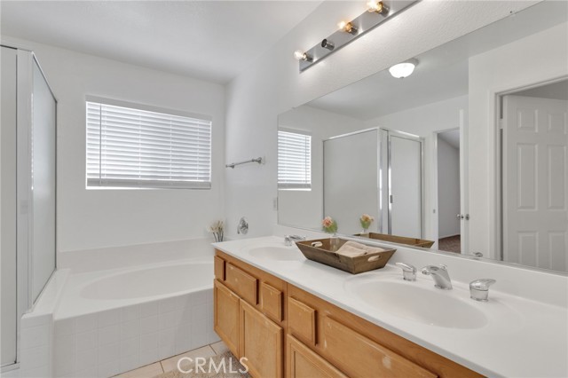 13446 Dover Lane, Victorville CA: https://media.crmls.org/medias/1a8ebc2e-fdce-4156-9f87-531c9e05cc45.jpg