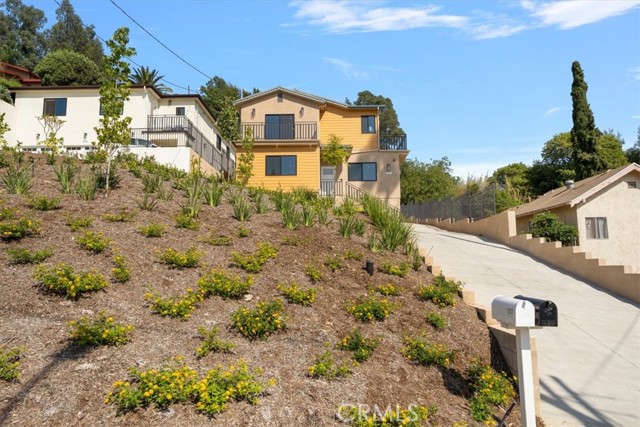 3722 Lomitas Drive, Los Angeles CA: https://media.crmls.org/medias/1a8f483f-88ea-405c-8911-cabca227dfcc.jpg