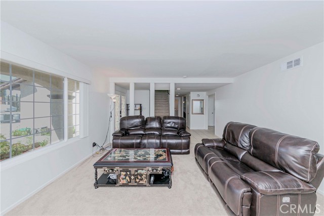 2401 El Portal Way, Oxnard CA: https://media.crmls.org/medias/1a8fd58d-d66b-483c-af27-88b92a2a5043.jpg