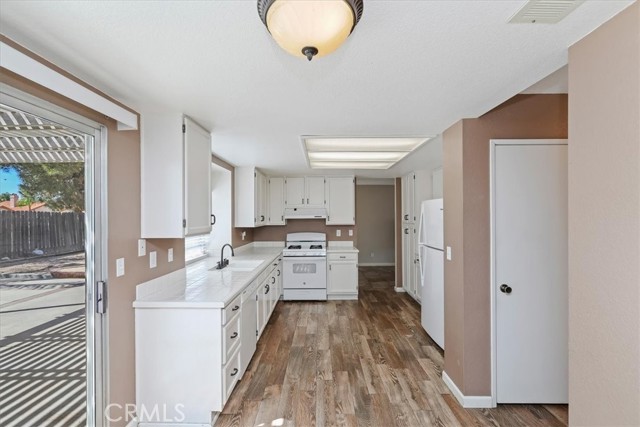 Detail Gallery Image 14 of 41 For 27025 Rock Bluff, Temecula,  CA 92591 - 4 Beds | 2/1 Baths