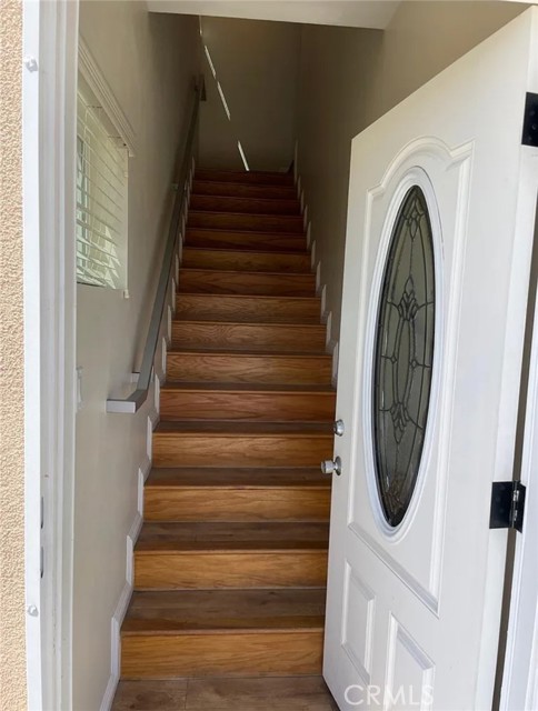 Detail Gallery Image 2 of 8 For 10324 Eton Ave, Chatsworth,  CA 91311 - 2 Beds | 2 Baths