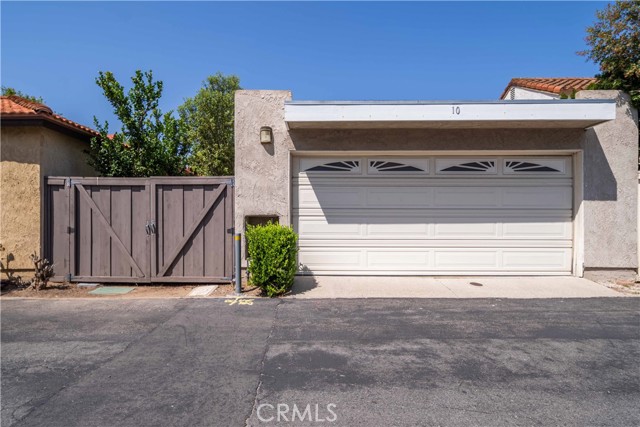 10 Windrow, Irvine CA: https://media.crmls.org/medias/1a916b98-9efe-40c4-9f18-ea5431ba42f3.jpg