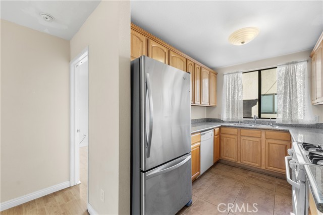 Detail Gallery Image 15 of 52 For 21054 Parthenia #11,  Canoga Park,  CA 91304 - 3 Beds | 3 Baths