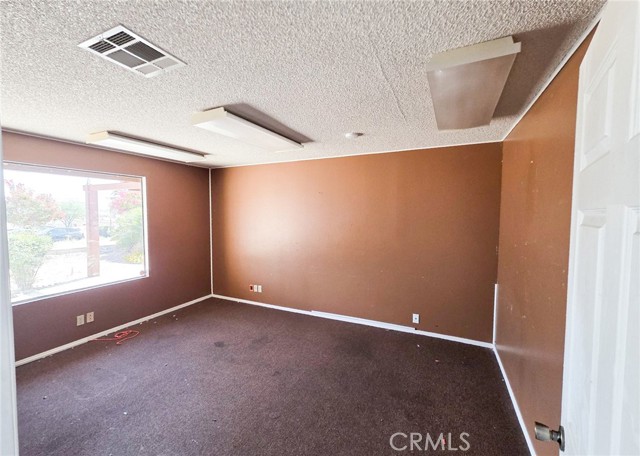16048 Tuscola Road, Apple Valley, California 92307, ,Commercial Lease,For Rent,16048 Tuscola Road,CRHD25154199