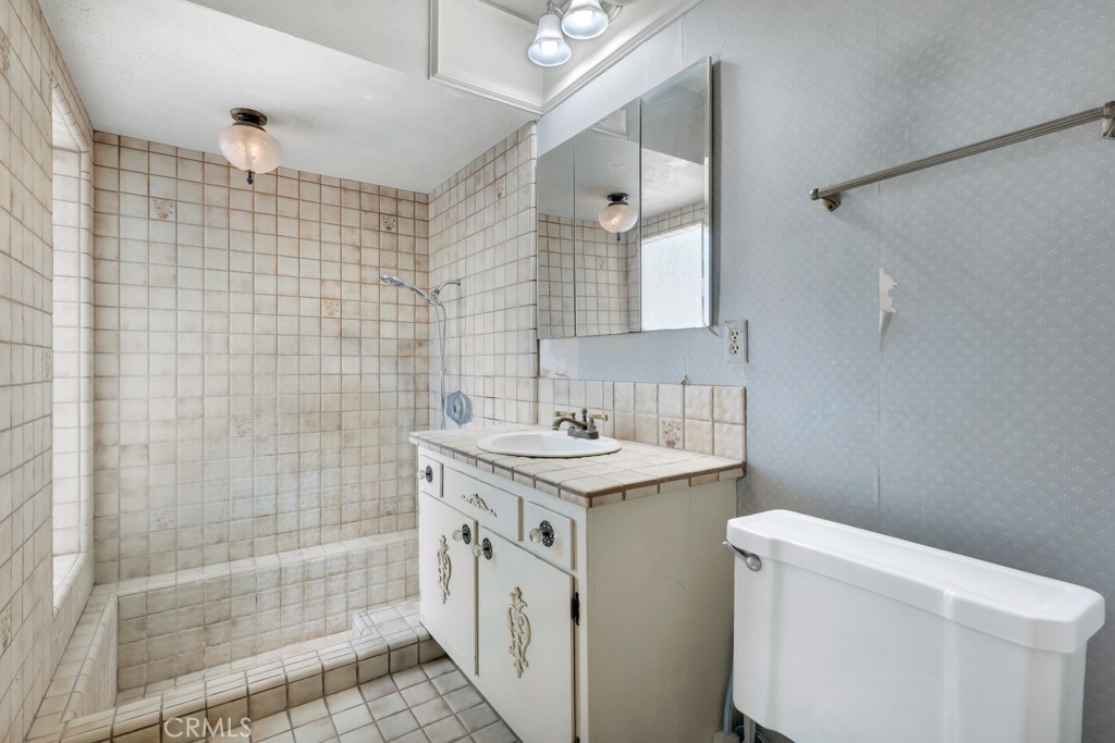 https://media.crmls.org/medias/1a92cdbc-3105-48c3-b389-8667fe0aeef3.jpg?preset=X-Large