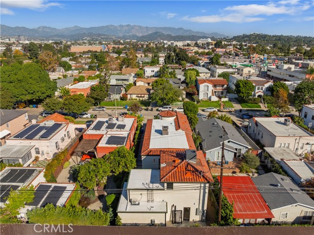 Detail Gallery Image 2 of 73 For 4026 Garden Ave, Los Angeles,  CA 90039 - 5 Beds | 4/2 Baths