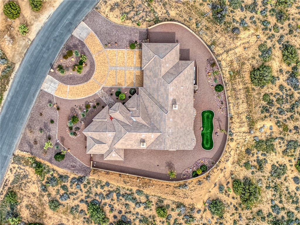 https://media.crmls.org/medias/1a93a7ca-7cba-436e-8248-a819156f6de0.jpg?preset=X-Large