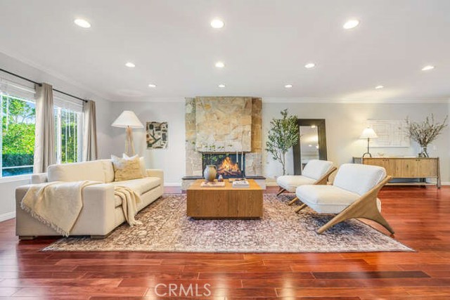 Detail Gallery Image 4 of 30 For 3325 Alginet, Encino,  CA 91436 - 6 Beds | 4/1 Baths